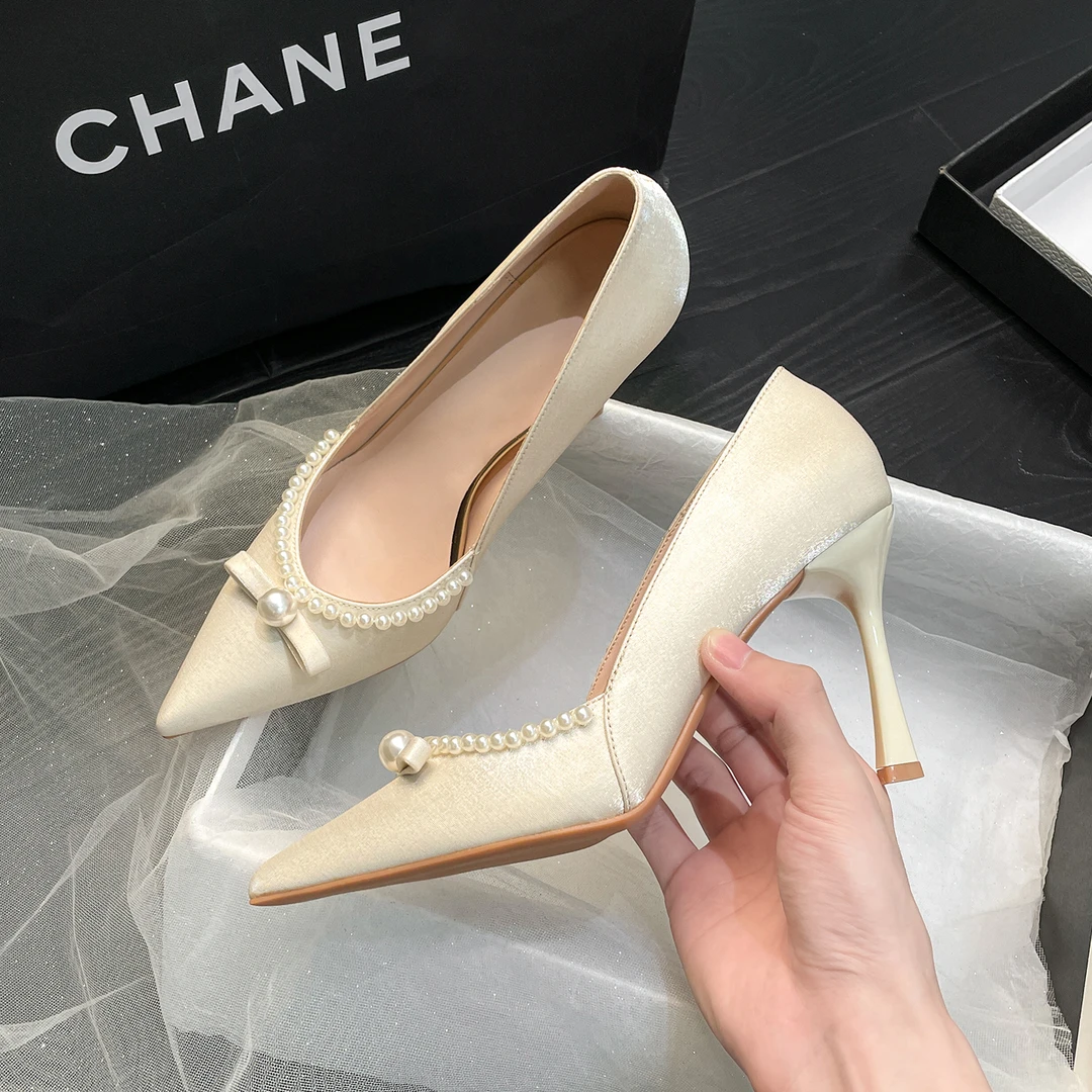 法式珍珠缎面婚鞋新娘鞋日常可穿尖头细跟秀禾婚纱高跟鞋女
