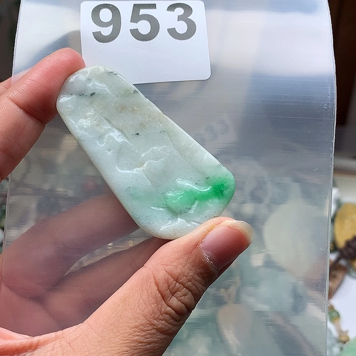 翡翠颈饰未镶嵌至****点翡翠