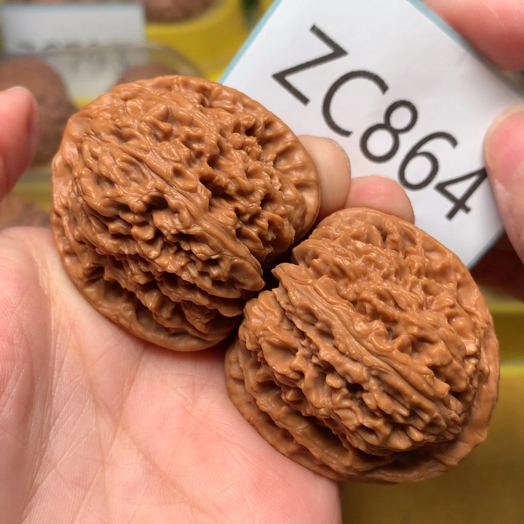 文玩核桃把件红皮炮弹南疆石41