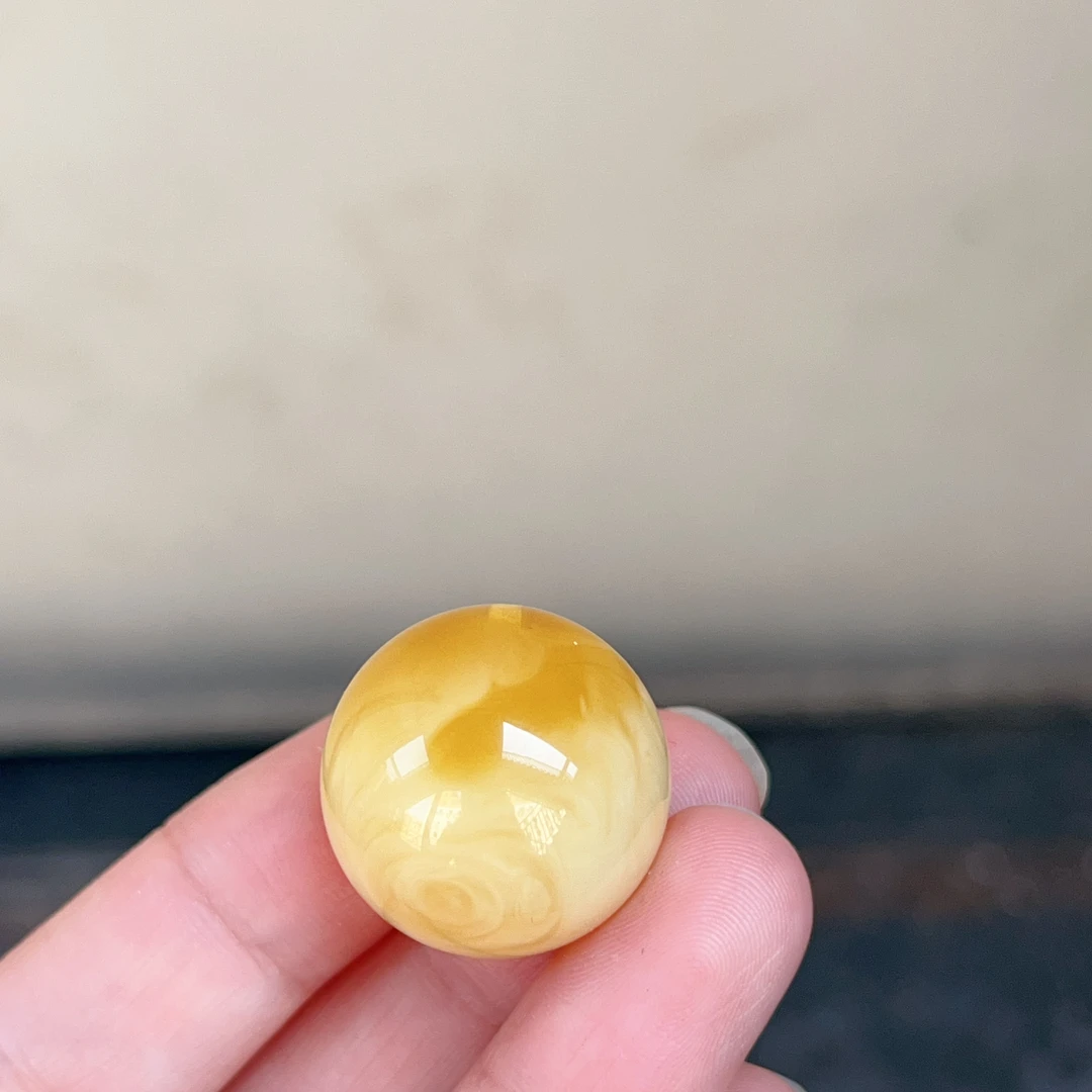 22.9mm俄料白蜡妖花蜜蜡圆珠，无瑕，6.7克