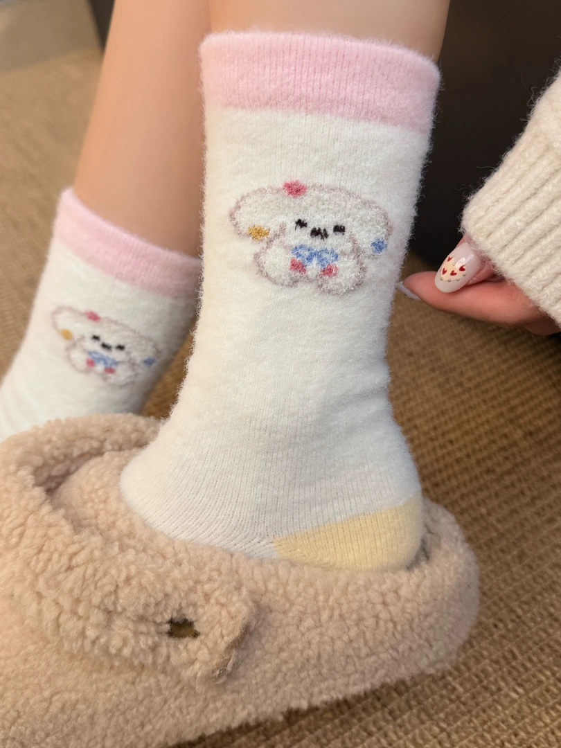 加绒加厚保暖袜子女澳绒中筒袜秋冬毛绒睡眠袜卡通小狗无骨长筒袜