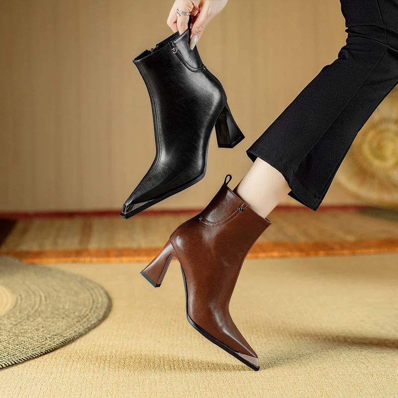 TROWSAGE/牛皮/7.5cm/尖头秋冬时尚防踢头侧拉链粗跟纯色短靴女靴