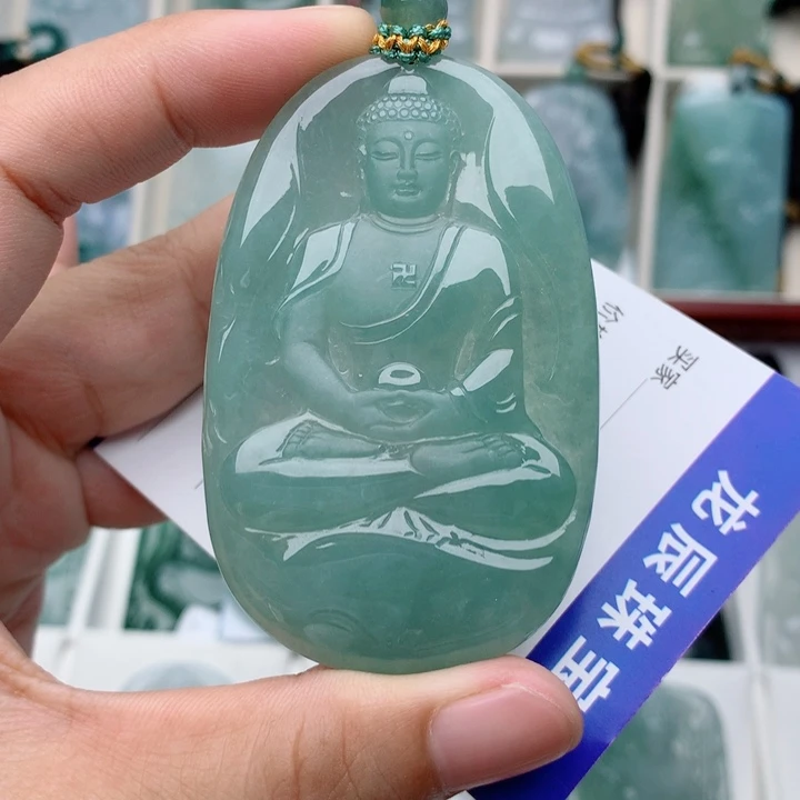 翡翠未镶嵌颈饰大日如来