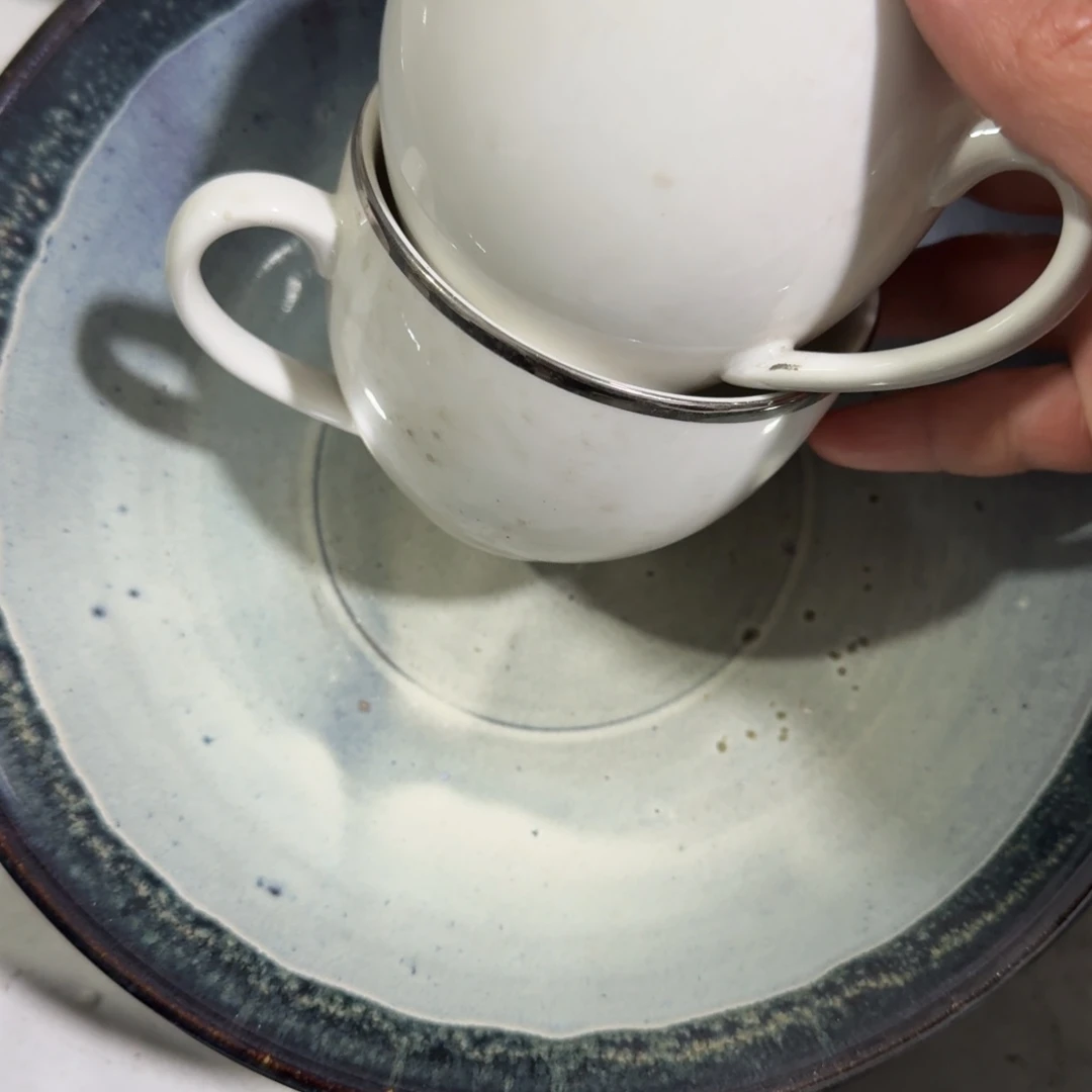 玻***鞋茶盏我们也在这里吃早餐啦