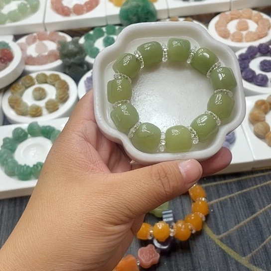 石英质玉（非洲翠）合金手串