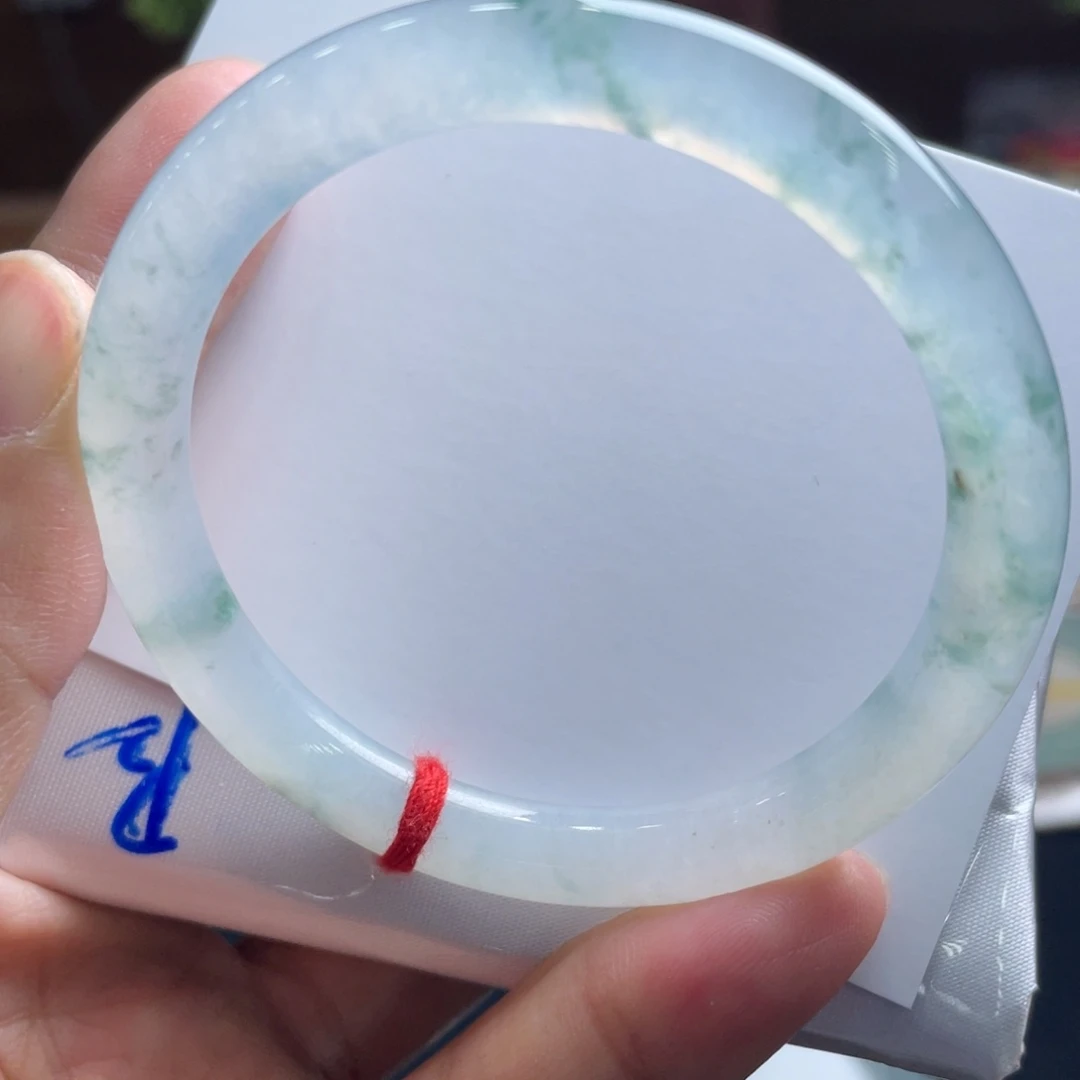 翡翠未镶嵌手镯52.6圆条，冰胶飘花