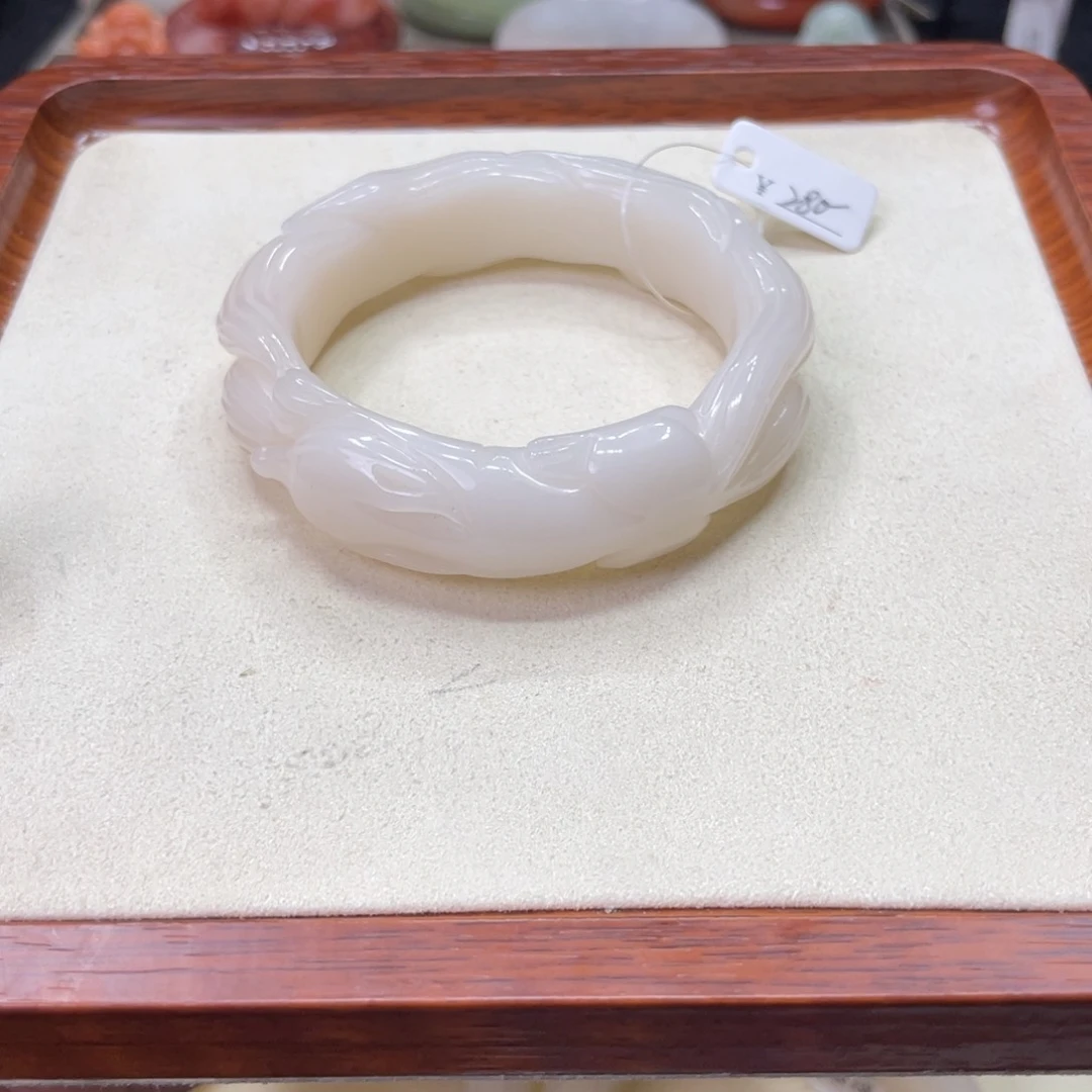 未镶嵌手镯石英岩玉