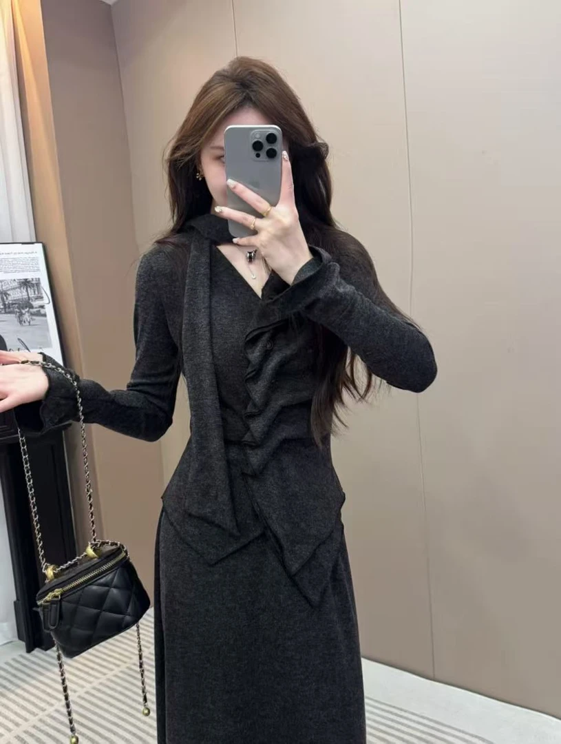 早秋穿搭一整套灰色减龄显瘦高级感上衣半身裙两件套女连衣裙