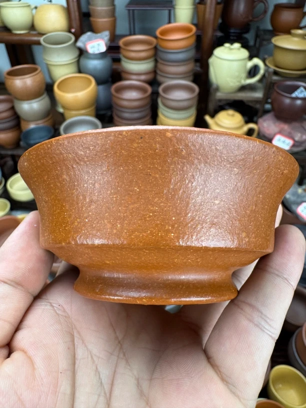 微瑕（铁质，爆籽）宜兴紫砂茶杯手工石磨红降坡压手如意杯130cc