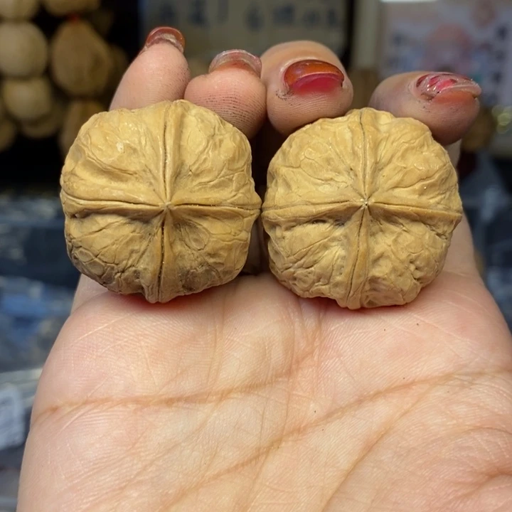 文玩核桃吊坠98南瓜四棱有沙眼微瑕不退不换