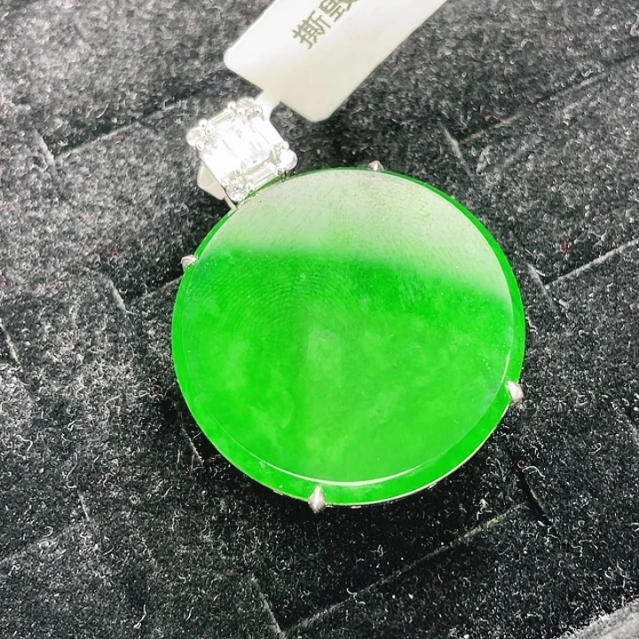 湖***色翡翠未镶嵌颈饰100