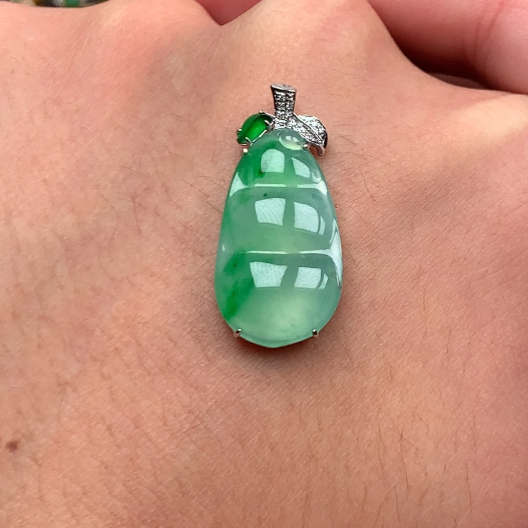 翡翠未镶嵌颈饰你是