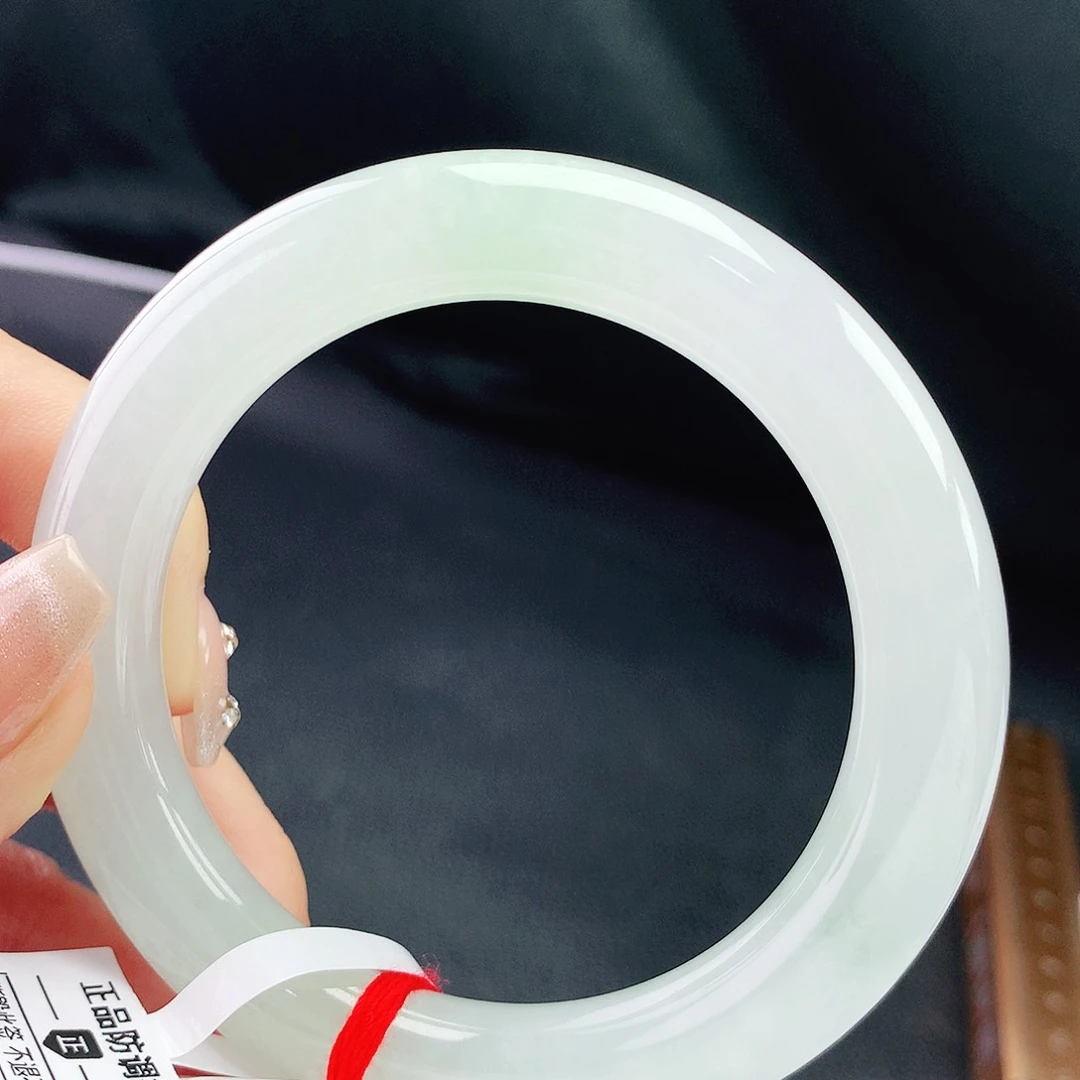 翡翠手镯未镶嵌57胖