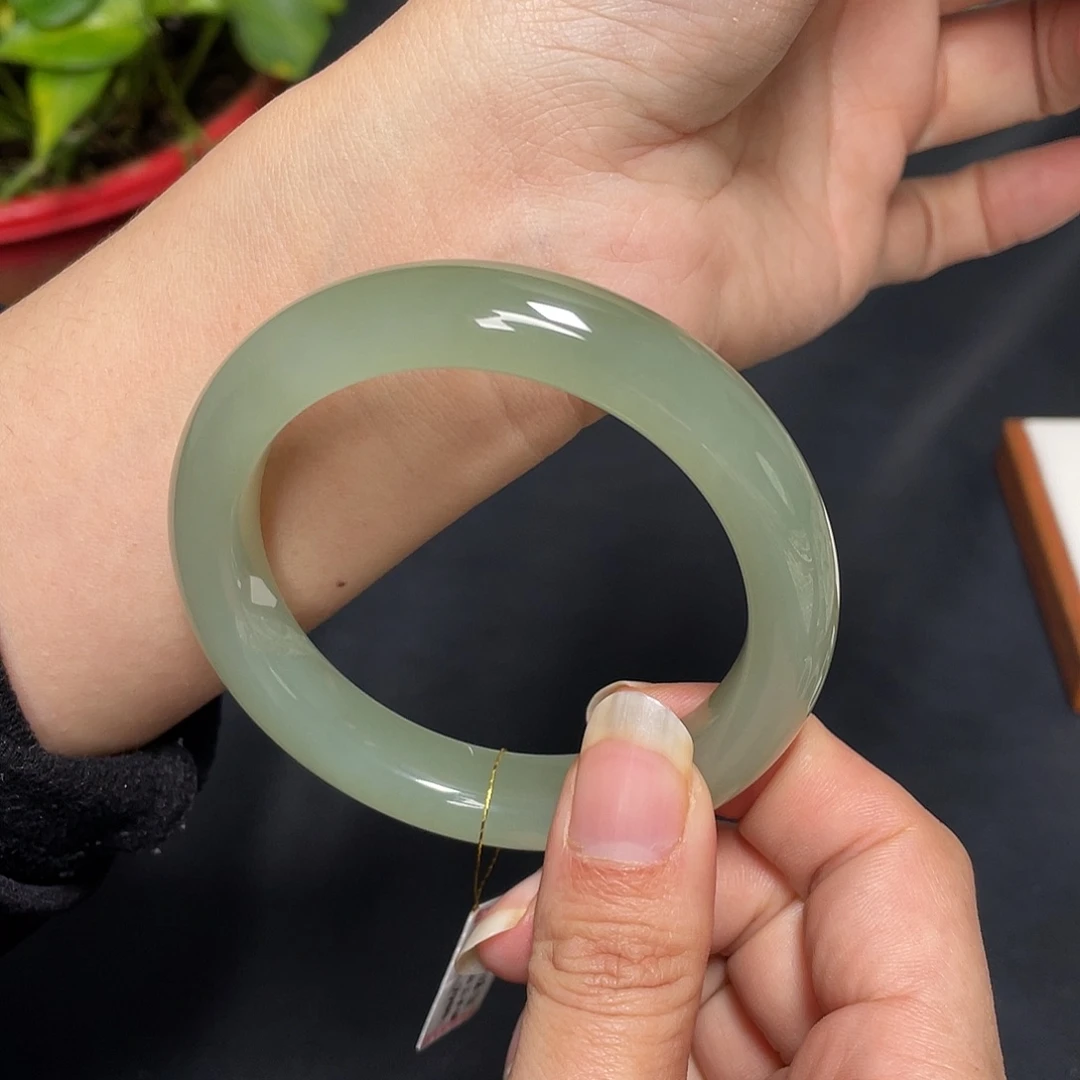 蜜***蜜和田玉未镶嵌手镯