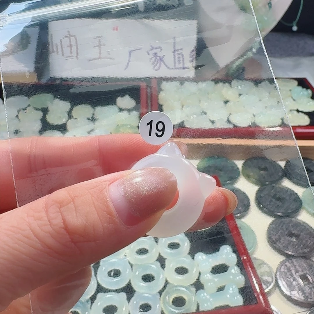 蛇纹石玉颈饰合金精美礼品