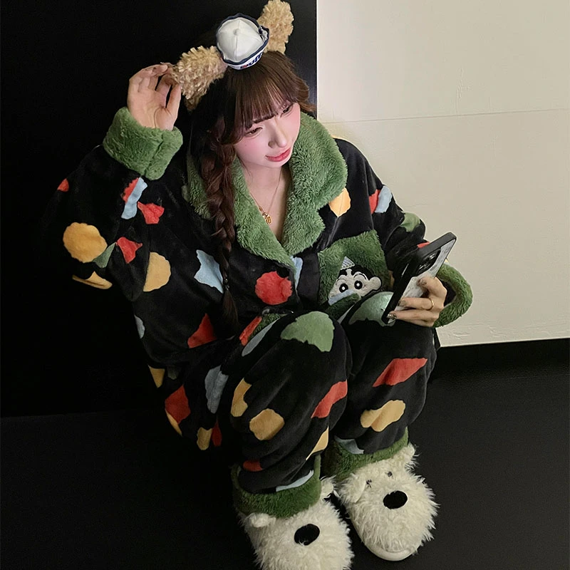 蜡笔小新法兰绒卡通睡衣女款秋冬季爆款珊瑚绒加绒加厚家居服套装