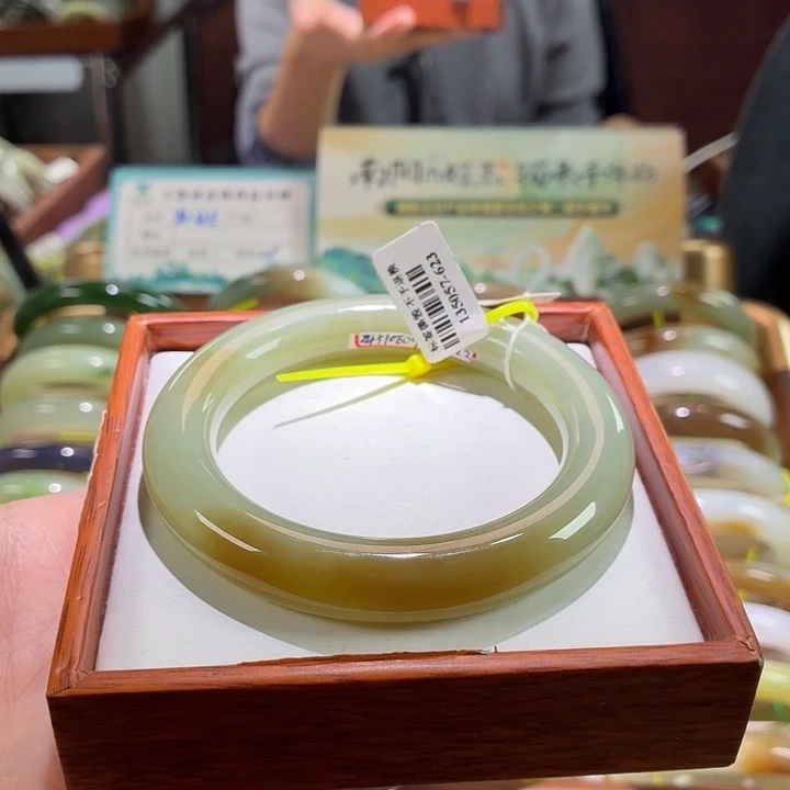 世***鱼未镶嵌手镯和田玉61