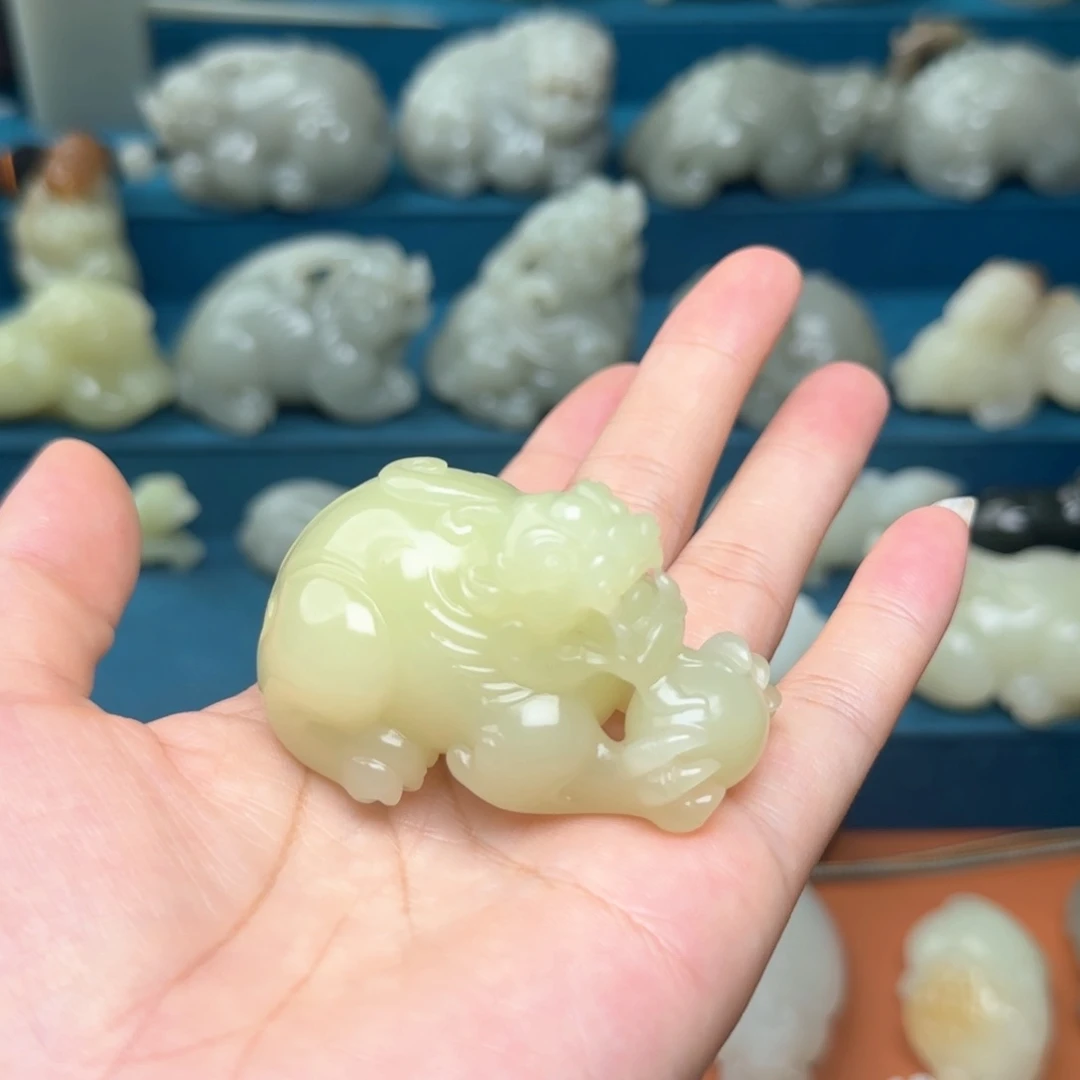 未镶嵌和田玉（糖玉）挂件