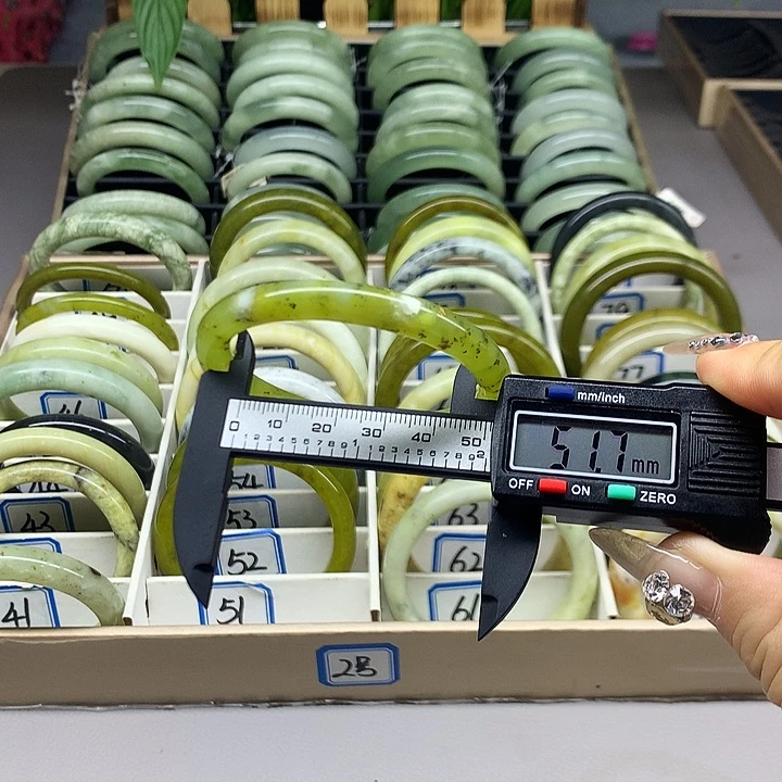 未镶嵌蛇纹石玉手镯51