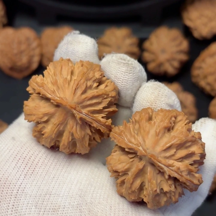 文玩核桃吊坠秦岭野生灯笼56