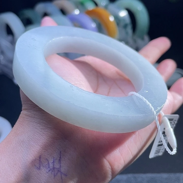 定制翡翠未镶嵌翡翠手镯