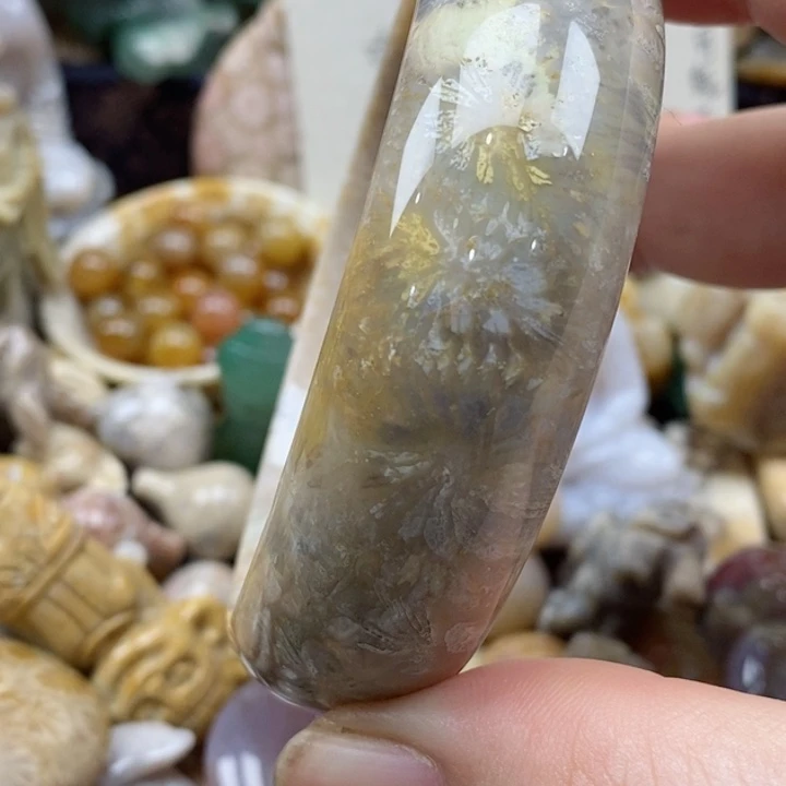 石英质玉未镶嵌颈饰61有瑕