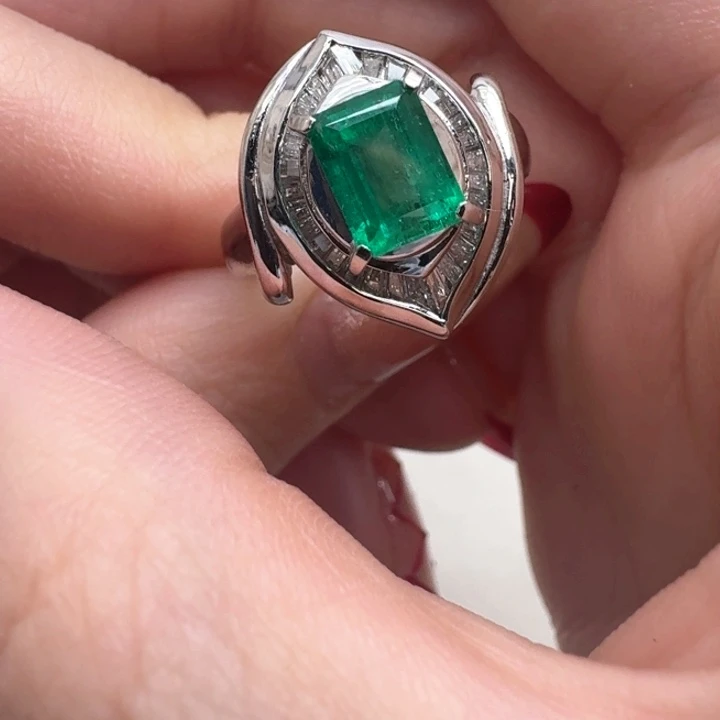 祖母绿戒指未镶嵌