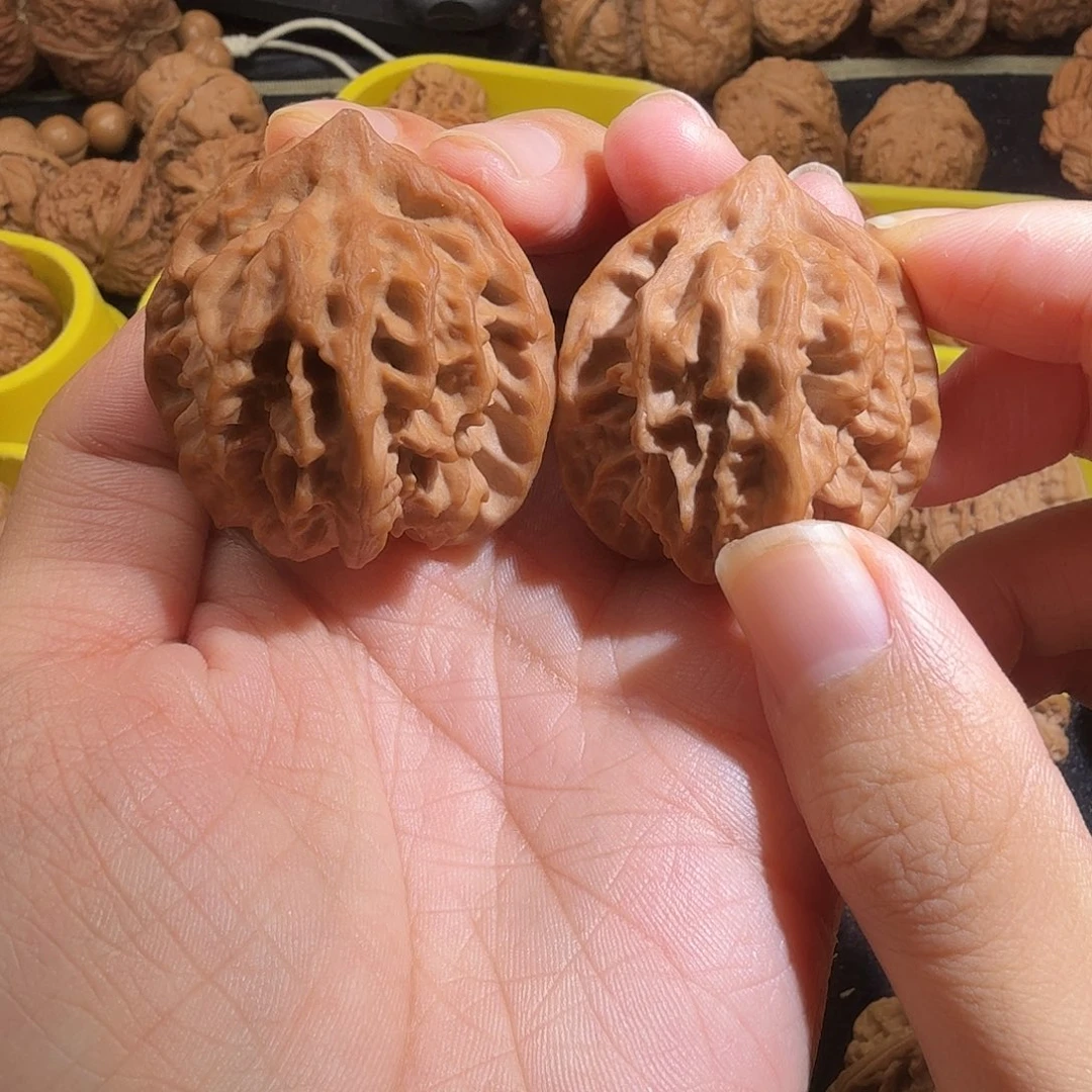 文玩核桃吊坠大龙