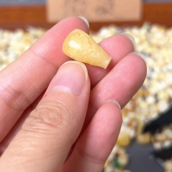 蜜蜡未镶嵌裸石10.2mm一个