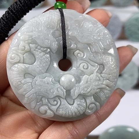 翡翠颈饰未镶嵌九龙扣两面工