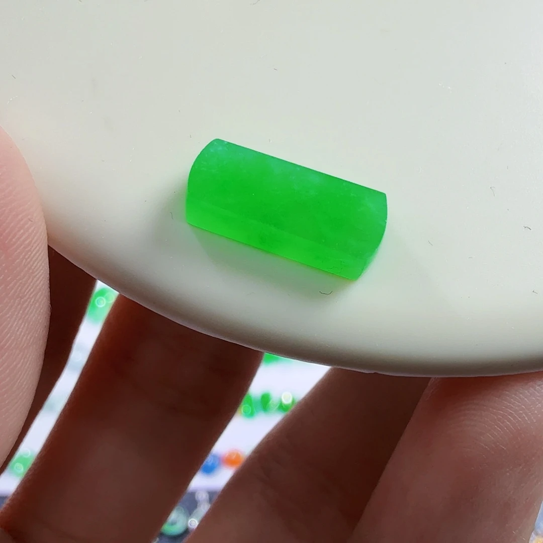 翡翠未镶嵌颈饰无事牌