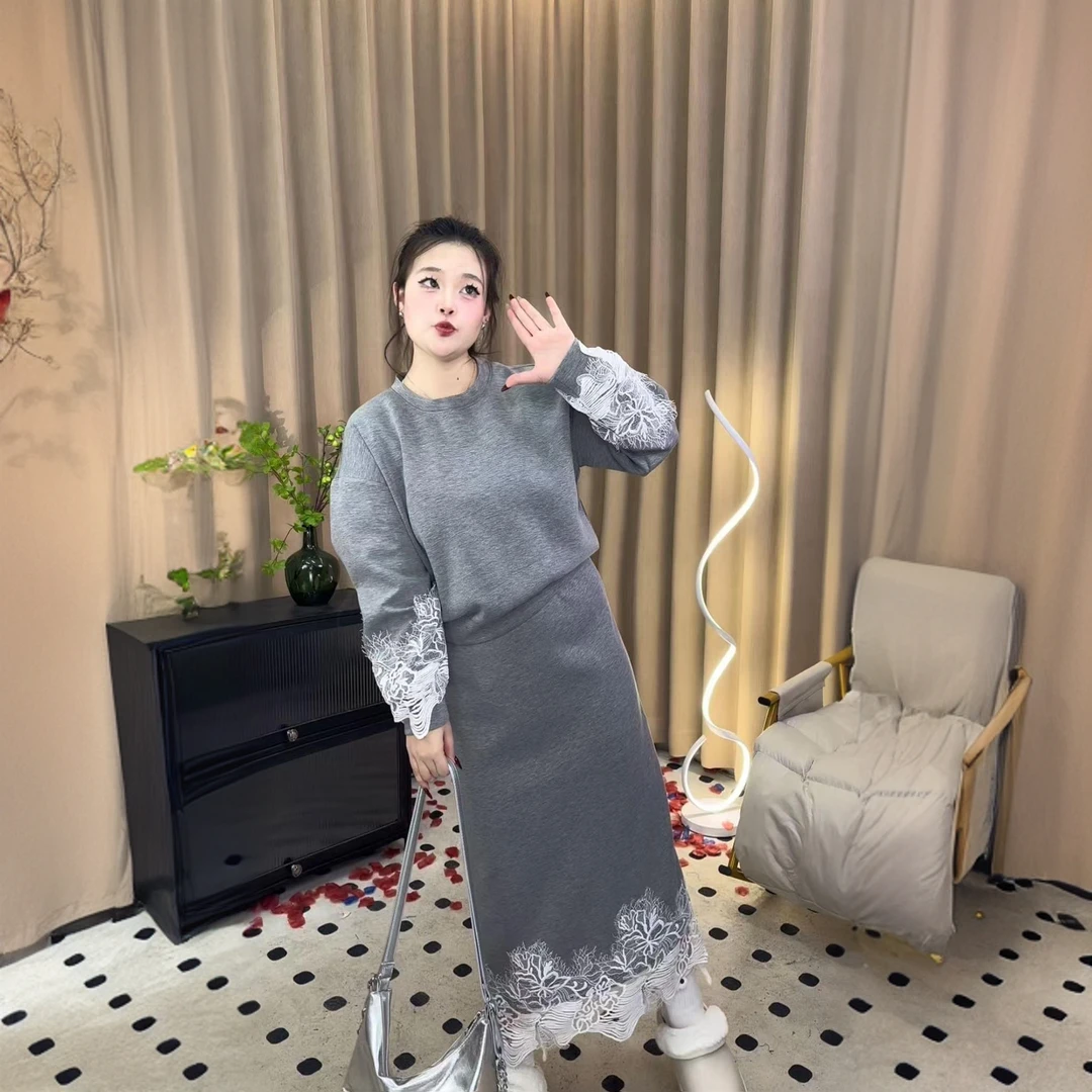 液氨棉大码女装【开春穿搭】元气蕾丝拼接显瘦气质重工卫衣+半身裙