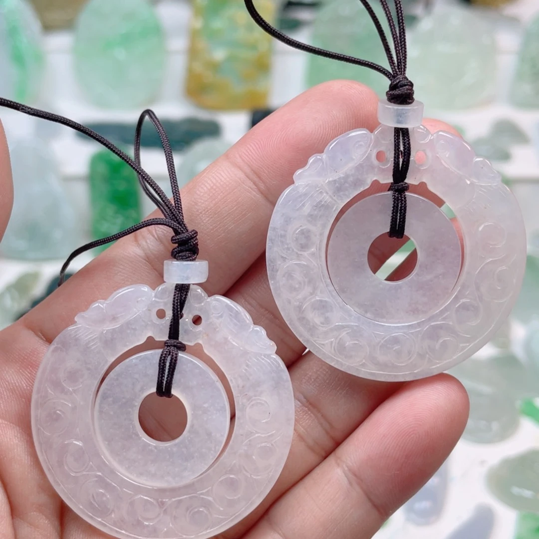 翡翠颈饰未镶嵌子母扣