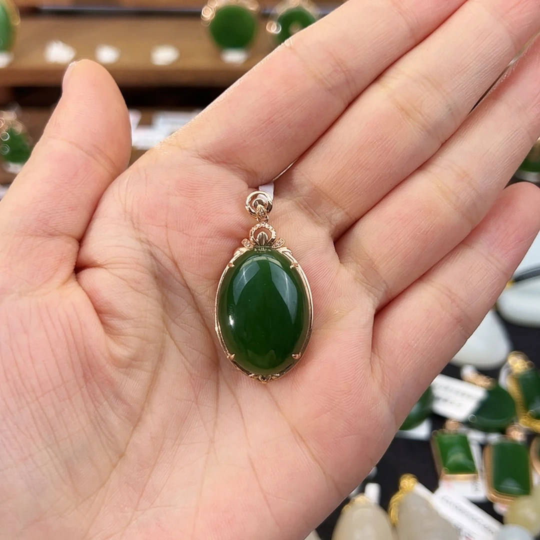 和田玉18K金镶嵌颈饰