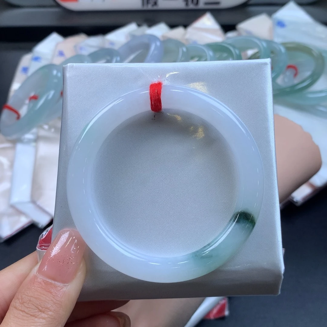 翡翠未镶嵌手镯52圈口
