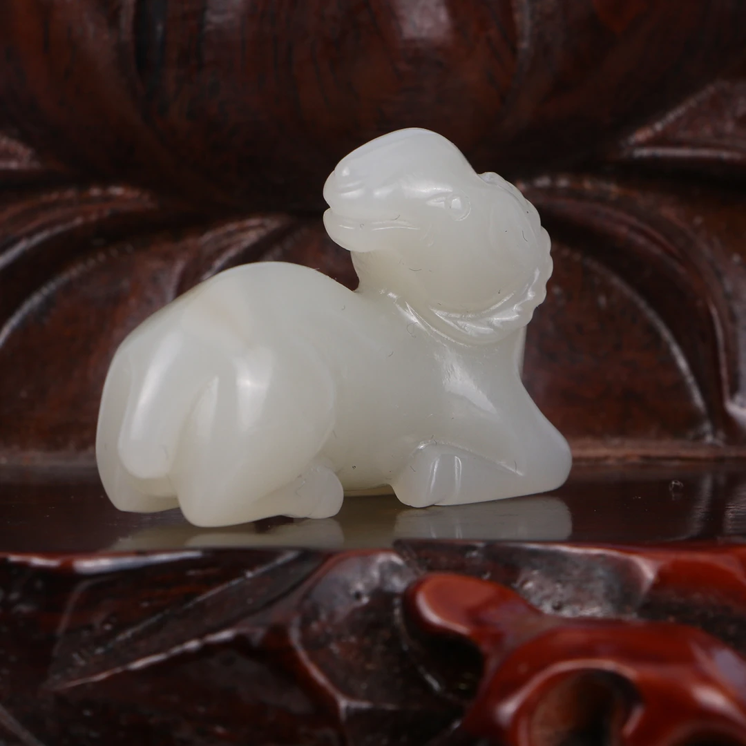 Lot15  清  和田玉羊把件