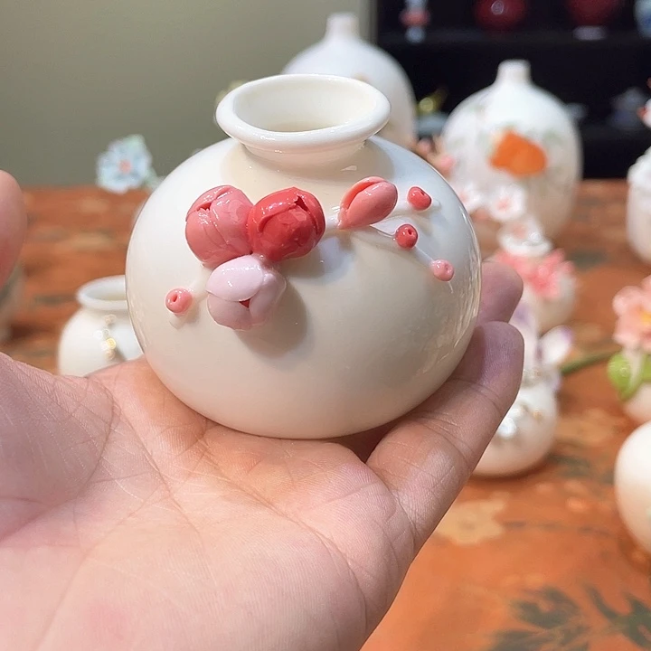 手工陶瓷精致摆件