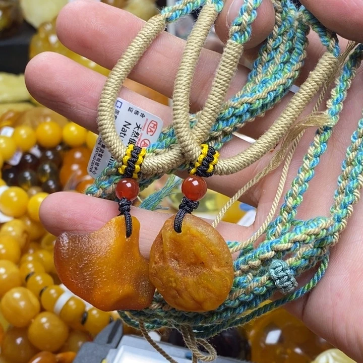 未镶嵌琥珀珠宝奇石