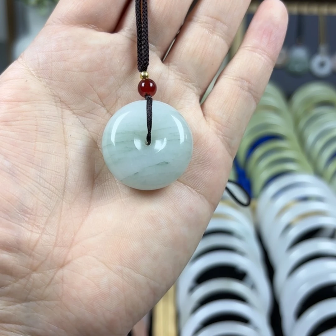 透闪石质玉吊坠(赠链)未镶嵌