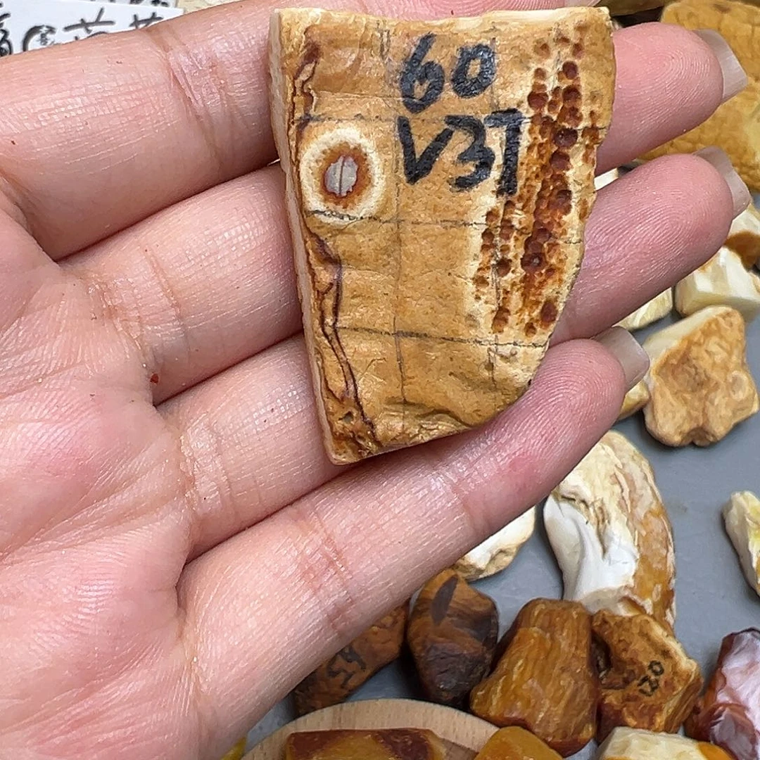 彩***虹未镶嵌定制琥珀蜜蜡