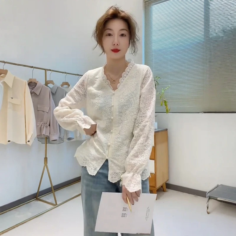 V领宽松型蕾丝钉珠长袖蕾丝衫春季衬衫设计感镂空小香风百搭