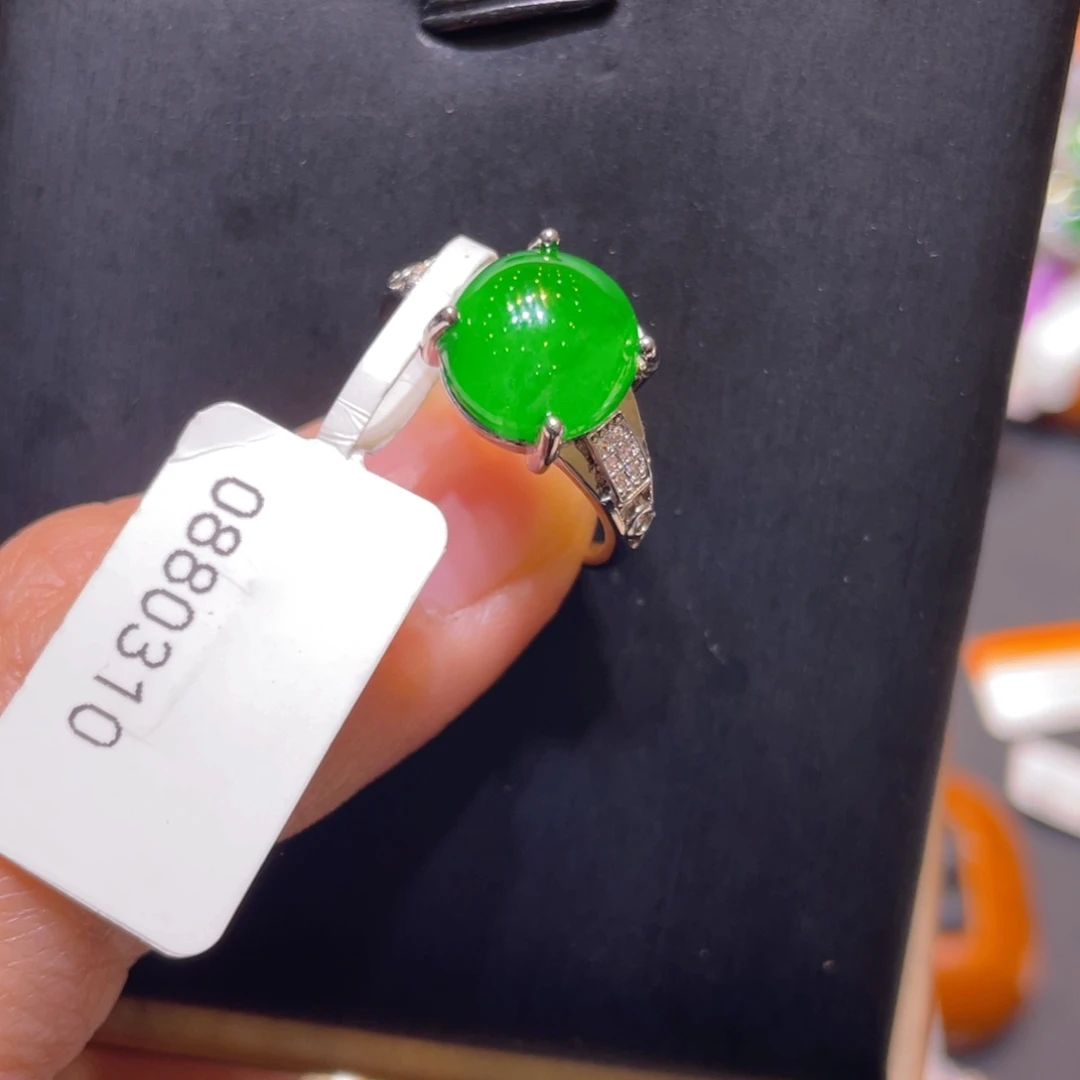 翡翠未镶嵌颈饰戒指