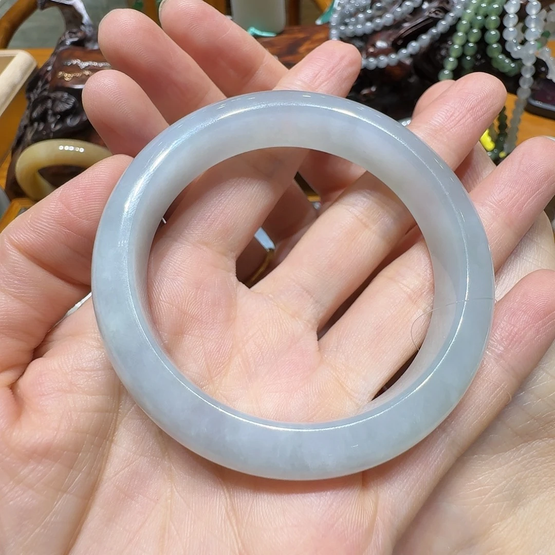 翡翠手镯未镶嵌翡翠手镯