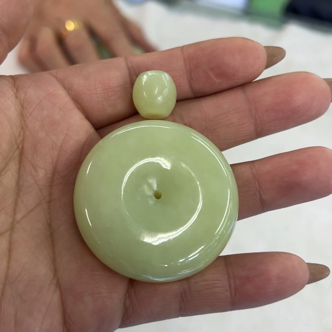 岫岩老玉（透闪石质玉）未镶嵌把件如**火