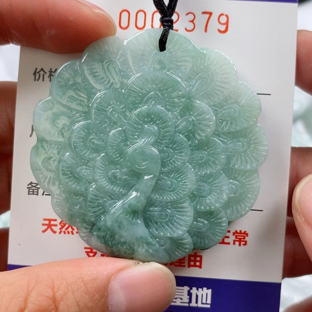 翡翠未镶嵌颈饰挂件