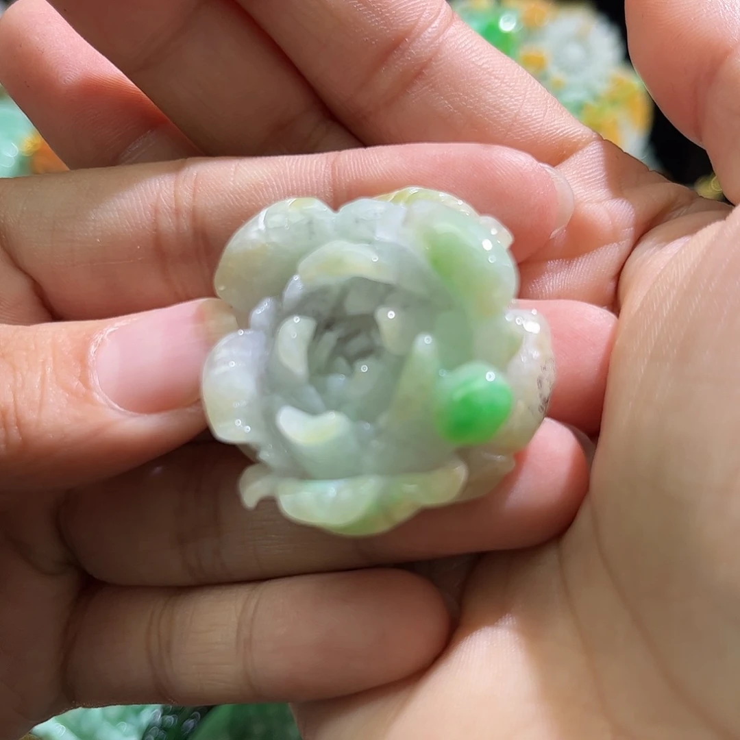 翡翠未镶嵌颈饰待编织