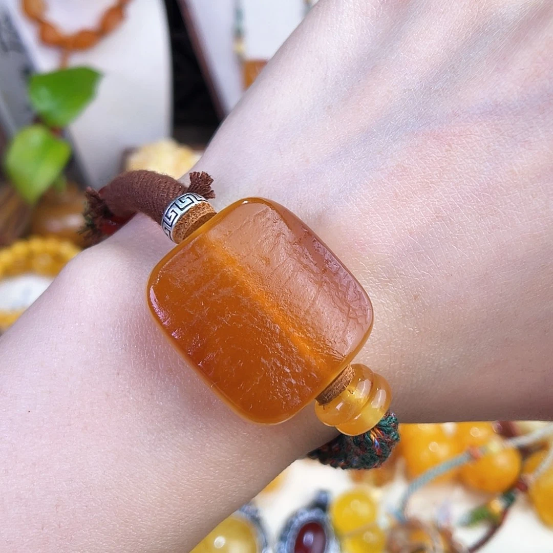 未镶嵌琥珀珠宝奇石