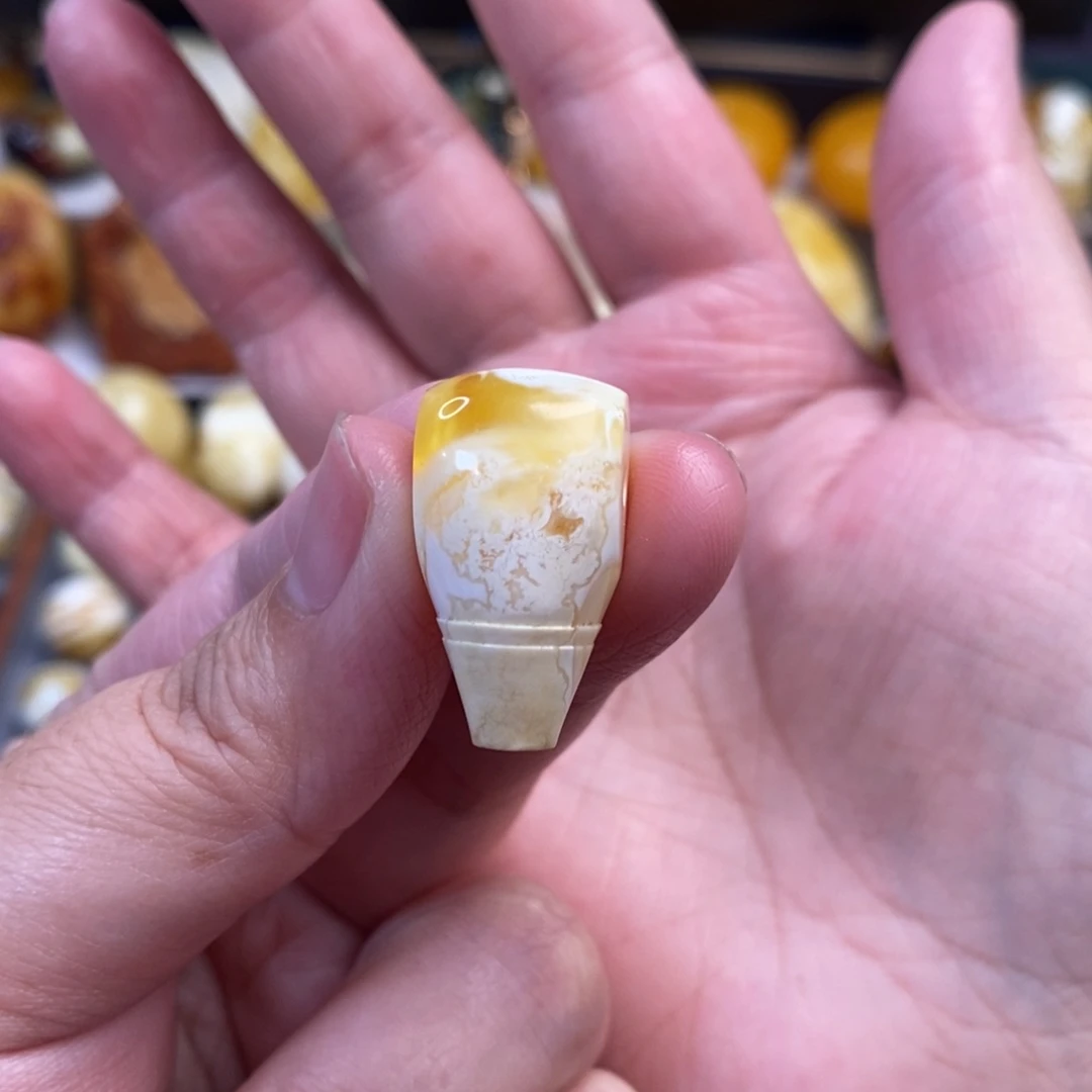 未镶嵌琥珀裸石金瓷白溶洞三通13.5