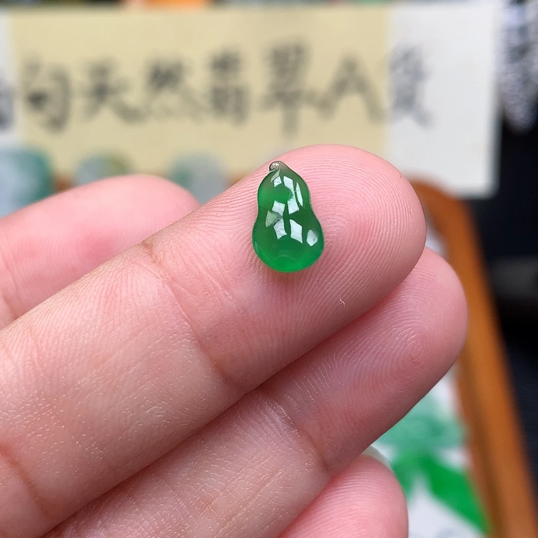 翡翠裸石缅甸天然A货翡翠阳绿葫芦