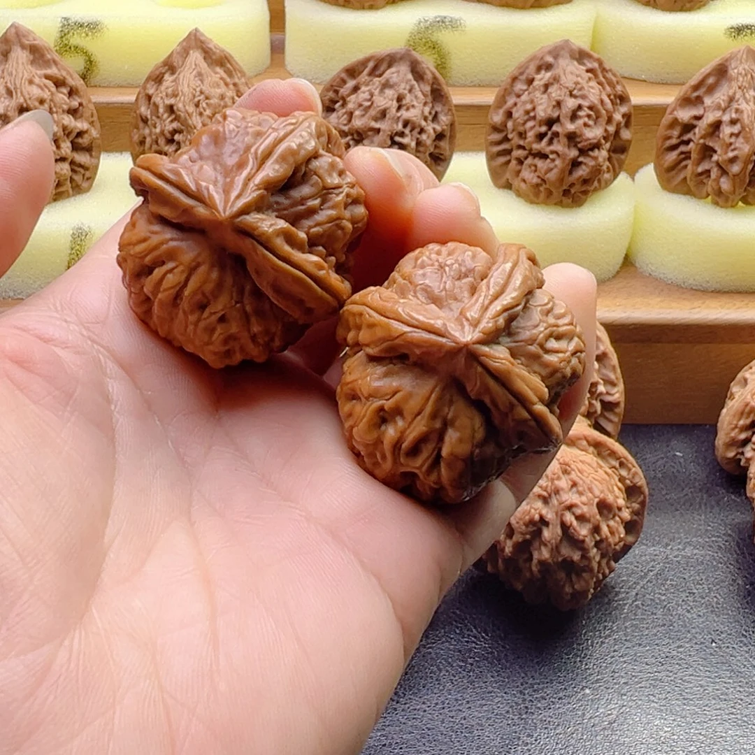 核桃金字塔棱子手把件39